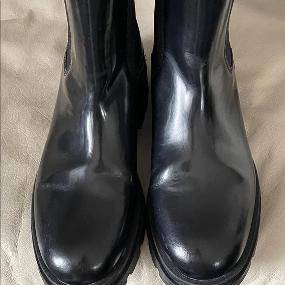 Sister * souer Black leather Chelsea Lug Sole Boots with elastic inserts - Picture 4 of 8